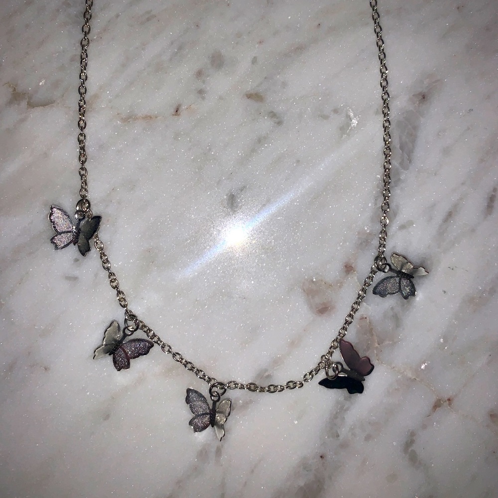 BUTTERFLY CHOKER